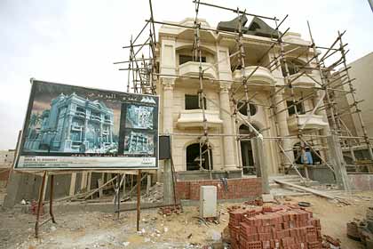 Wartet auf die Vollendung: Dieser Rohbau eines Einfamilienhauses steht in der gyptischen Trabantenstadt New Cairo